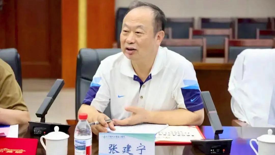 天津总医院张建宁被查，曾做4000余台手术救人无数