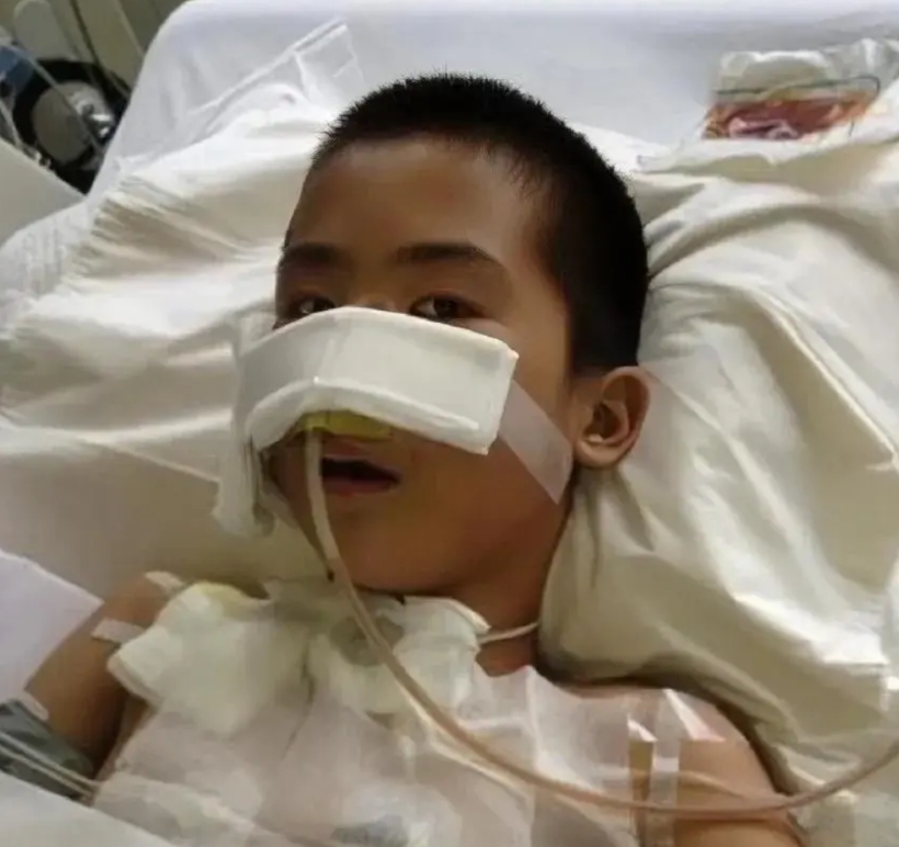 山东，13岁男孩被当成“皮球”玩弄！几名同事把高压枪塞入其肛 门充气，下一秒男孩