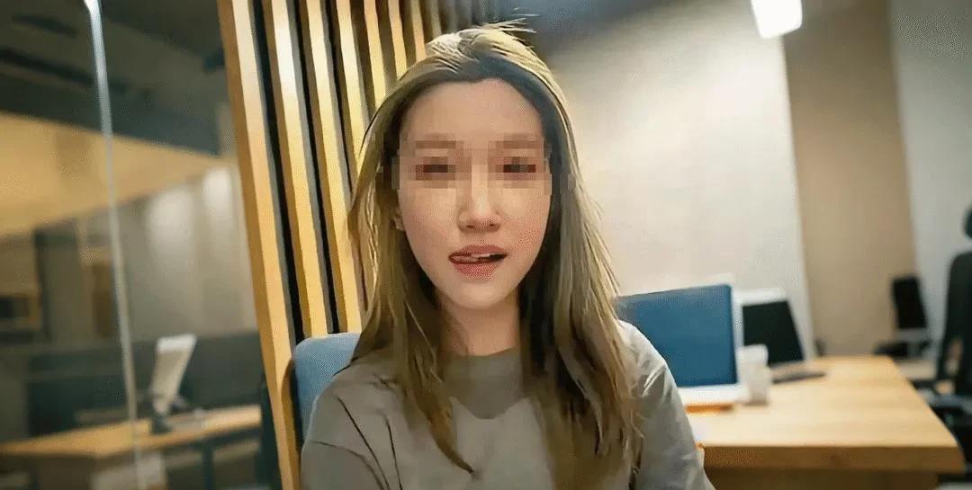 《为什么说李欣莳不是受害者》
       胡锡进等人认为李欣莳是受害者，校方应