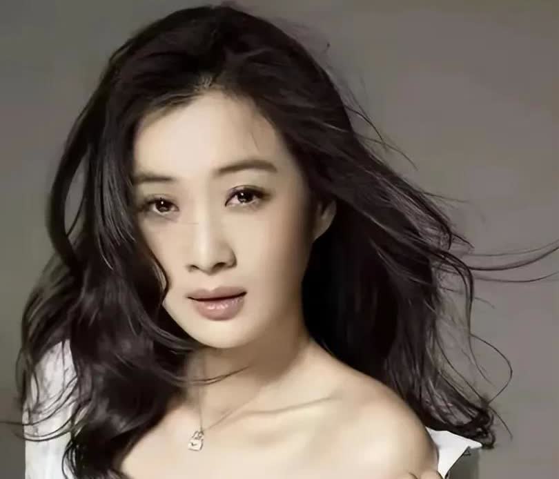 圈内“最大度的女星”！男友被李小冉抢走无怨言，今40岁未婚未育