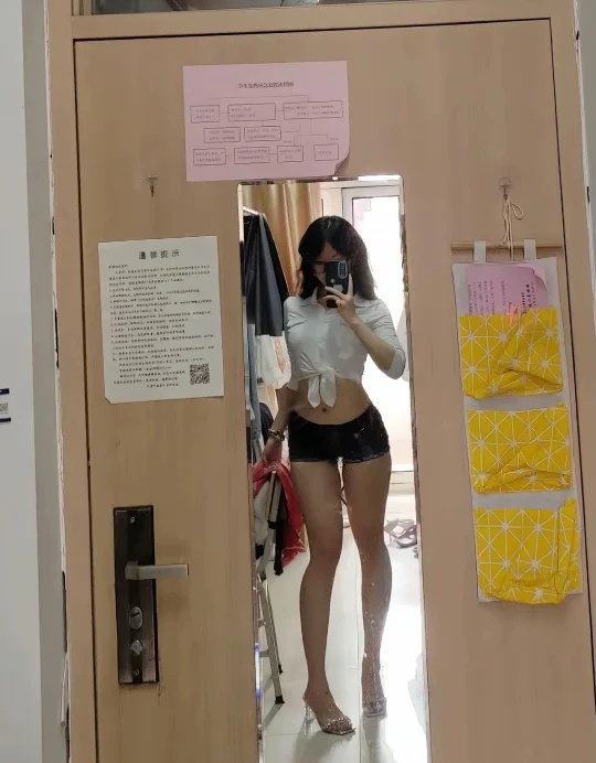 我满意自己的身材！
有人约会吗