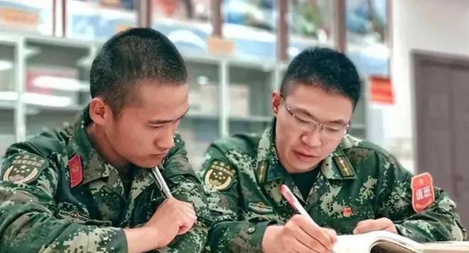 #头号创作者激励计划#
已经是士官了，还可以转为军官吗？
当然是可以的，但只有一