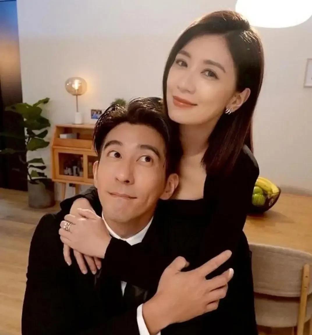以前觉得贾静雯幸运，二婚还能找到修杰楷这样的“小鲜肉”。
现在觉得修杰楷更幸运，
