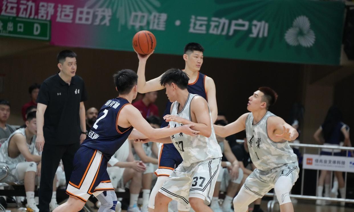 辽宁胜四川，周琦被驱逐
北京时间6月6日，第十五屇全运会男篮成年组A组迎来了一场