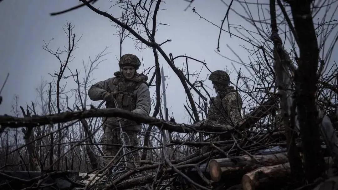 无人机时代的战争：东欧泥泞战场里的肉搏与博弈