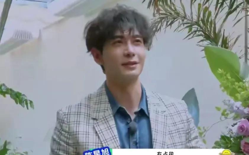 #陈星旭这转场也太丝滑了吧# 谁教陈星旭这么转场的啊？看的时候真的忍不住笑！
上