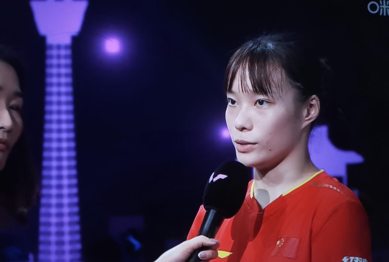 苦战五局，石洵瑶组合3：2淘汰桥本的混双组合，会师薛飞/钱天一，包揽混双冠亚军。
