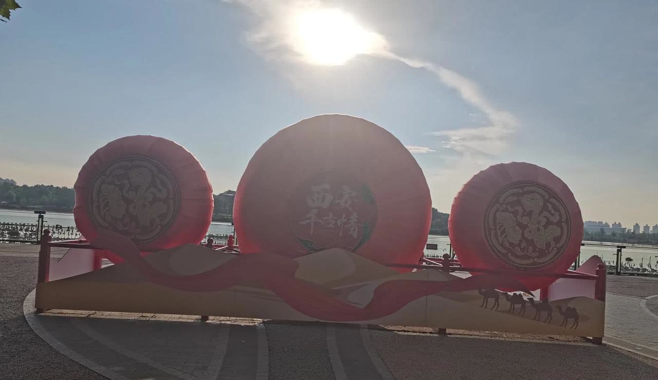 暂不申办奥运会是明智之举：

外国办奥运，不论场地多差、环境多糟糕，那都不是