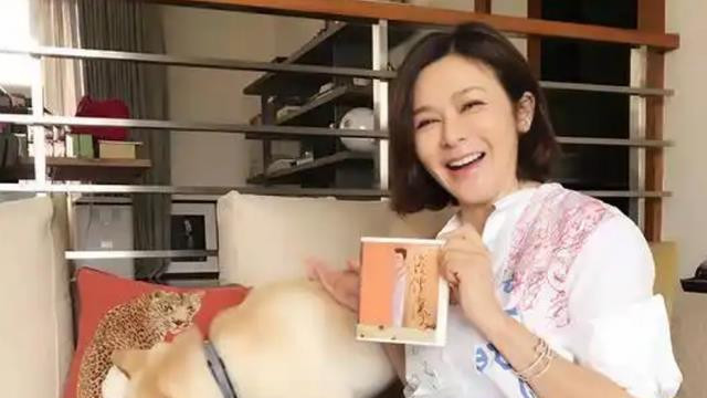 早年桃花不断，晚年无性无爱独守空宅，原来关之琳的结局早有预料