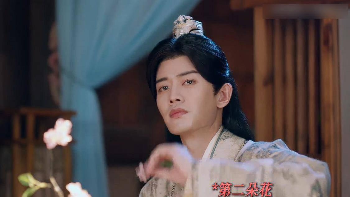 《凤凰台上》开播即翻车，任嘉伦“脱相”观众认不出，彭小苒演技被嘲？