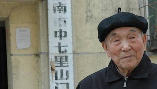 1945年，一个日本男人自愿帮中国人免费看病，一做就是三十多年，所有人都以为他是