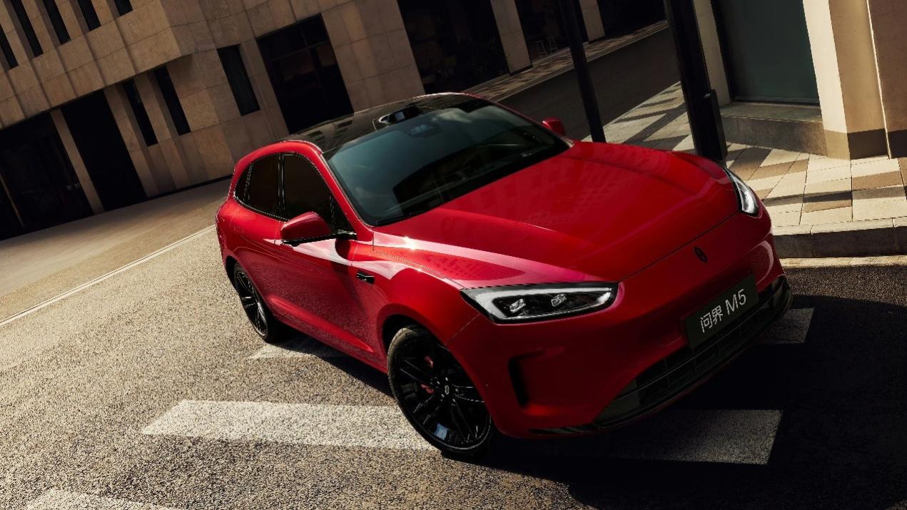 问界新M5 Ultra年度新色“跃影红”耀目登场，要卖爆了？