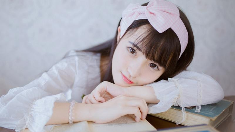 校花债主齐凌《校花债主》就是相信了沐子晴的鬼话，齐凌傻傻的当了冤大头，后来兰悦蕊当众撕了他的表白信