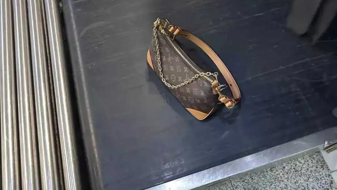 打工的尽头，是拎外卖袋上班