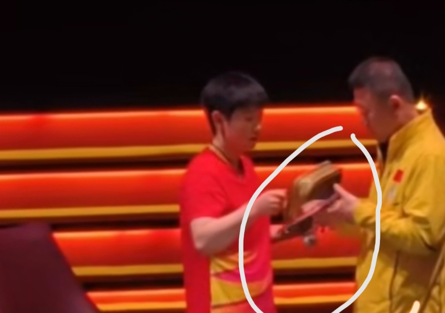 看完多哈世乒赛的瓜，真的忍不住要唠两句。王楚钦这娃也太惨了吧，从巴黎奥运会到这次
