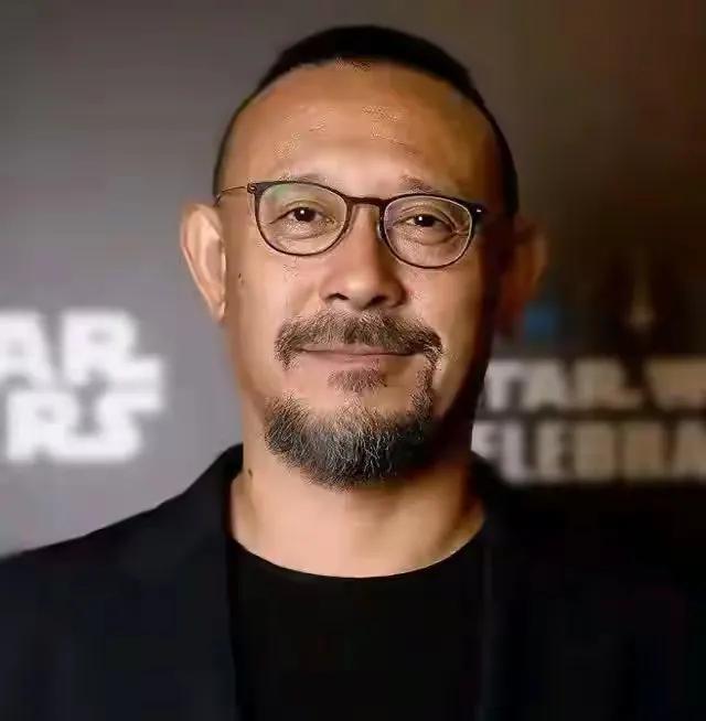 姜文31岁的女儿姜一郎在法国举行婚礼，姜文有两段婚姻，前妻是法国人，现任是周韵。