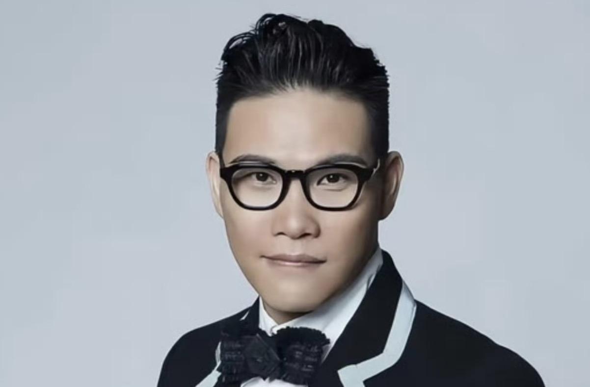 一个涉毒的艺人竟然可以堂而皇之的开演唱会，审批人员你们到底想干吗？
事情的起因是