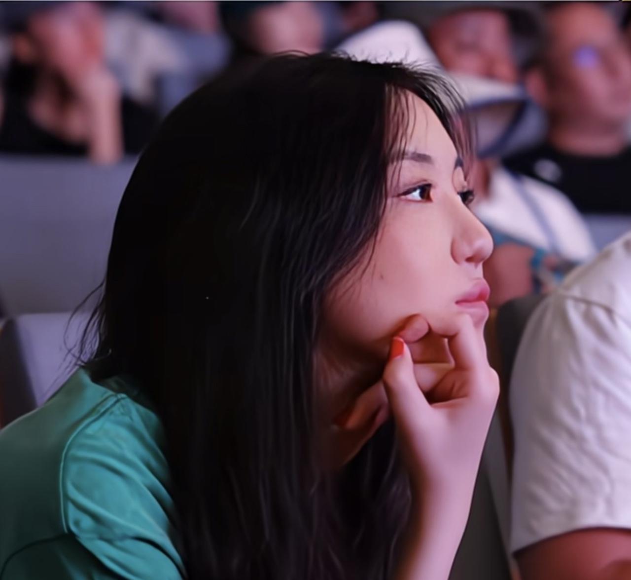 上帝给了你这伤痕，我要让它变成你的荣耀！李亚鹏的寓言成真了！当年的兔唇宝宝李嫣，