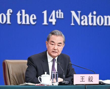 美国军火驰援印度，巴基斯坦不再犹豫拨通中方电话，王毅一锤定音：支持。
印度这边已