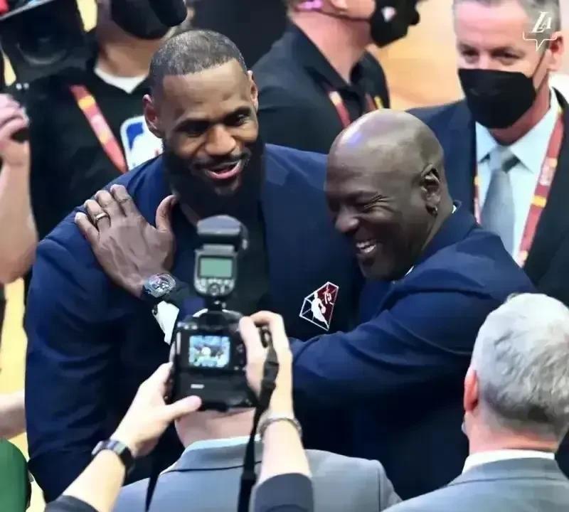 单赛季得分王+MVP+FMVP和单赛季双一阵+MVP+FMVP哪个更有统治力些？