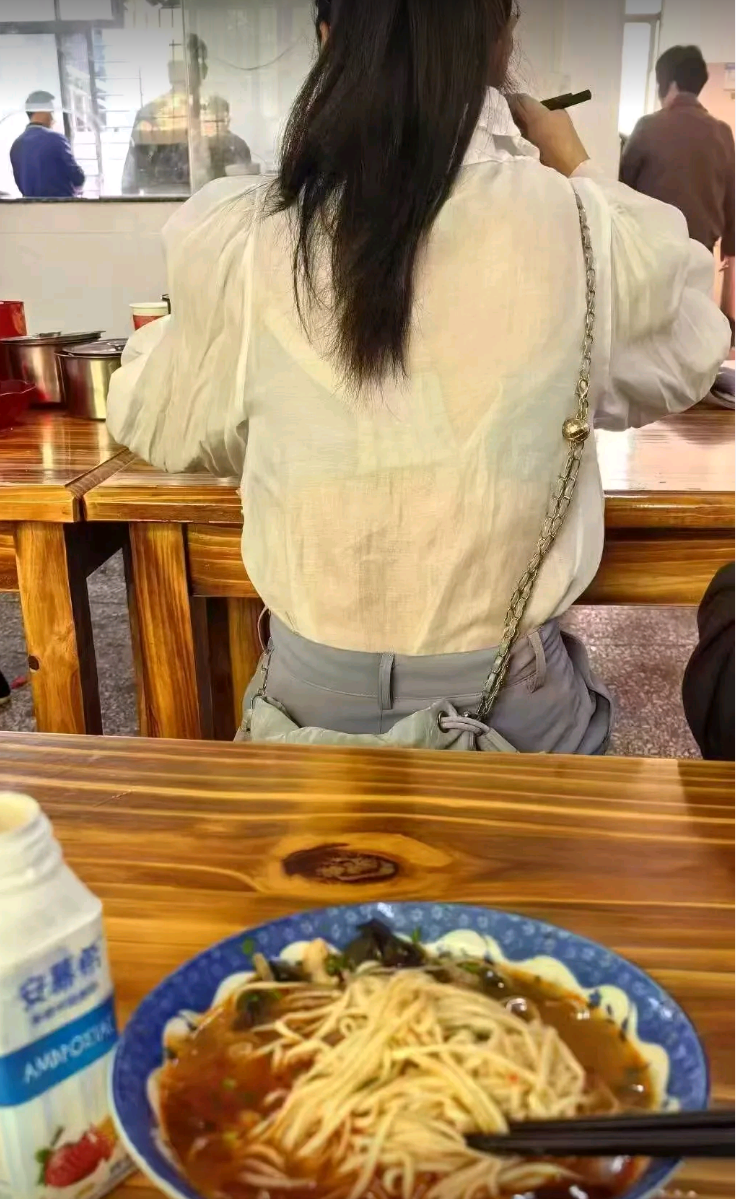 该怎么跟她说呢？[不开心][不开心][不开心]