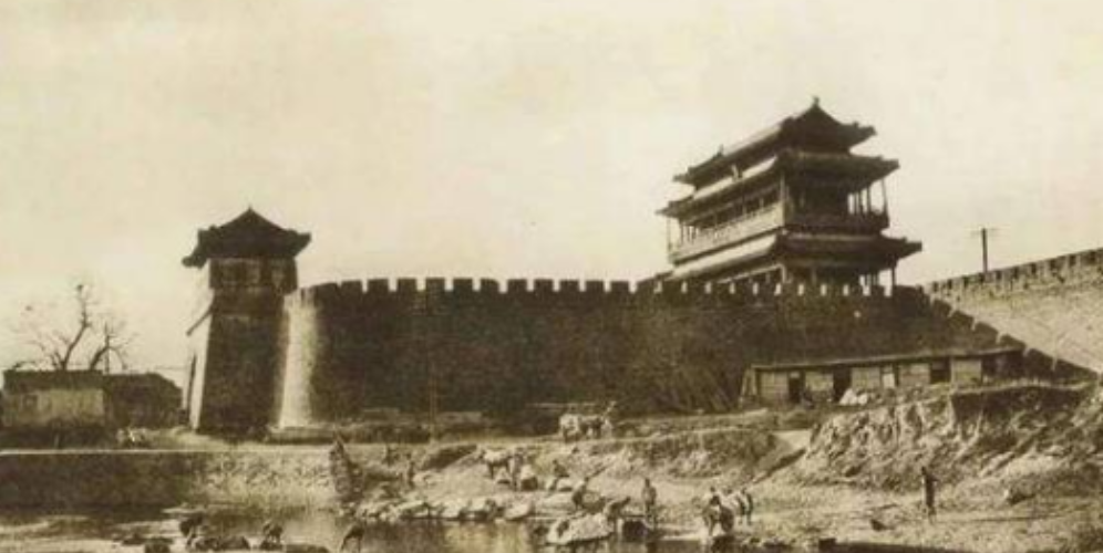 北京古城最大的遗憾：巍峨的古城墙被拆除，大量古典建筑被摧毁重建，这也是梁思成与郭