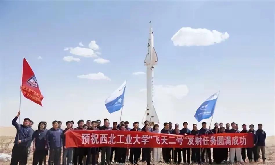 飞天二号，一改美国X51A的PPT演示，以实物，实体的形式呈现，进气口，排气道，