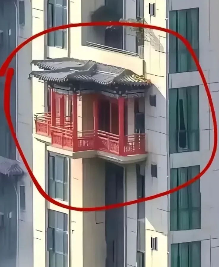 小区窗边的一幕，不得不说，惊呆了啊。[笑着哭][笑着哭][笑着哭]