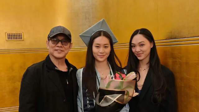 李连杰罕见提四个女儿，对利智生的很疼爱，坦言自己是蠢笨的爸爸