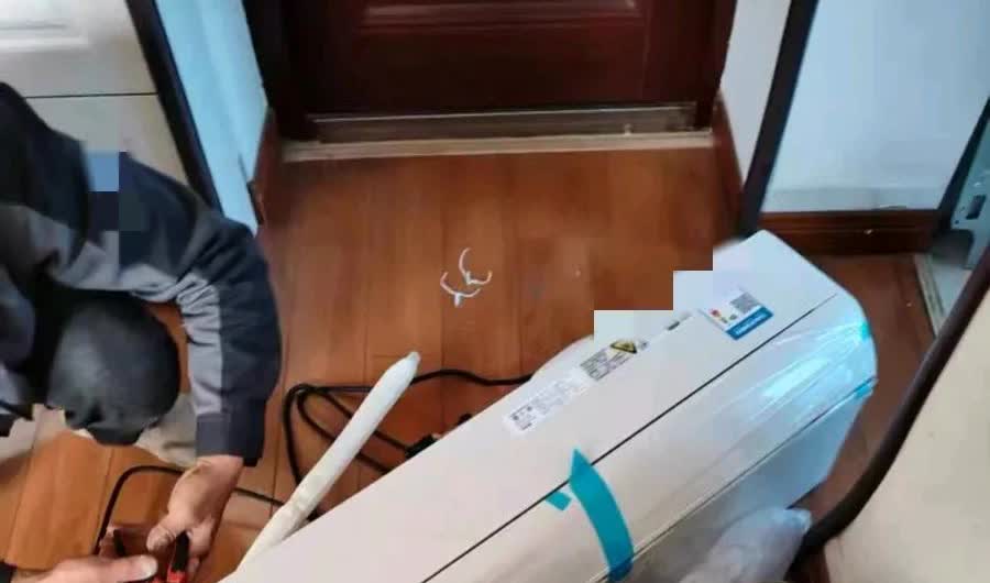 其实空调的内幕老百姓很少知道……我一般早上8点开始上班安装空调，两个人一天干了四