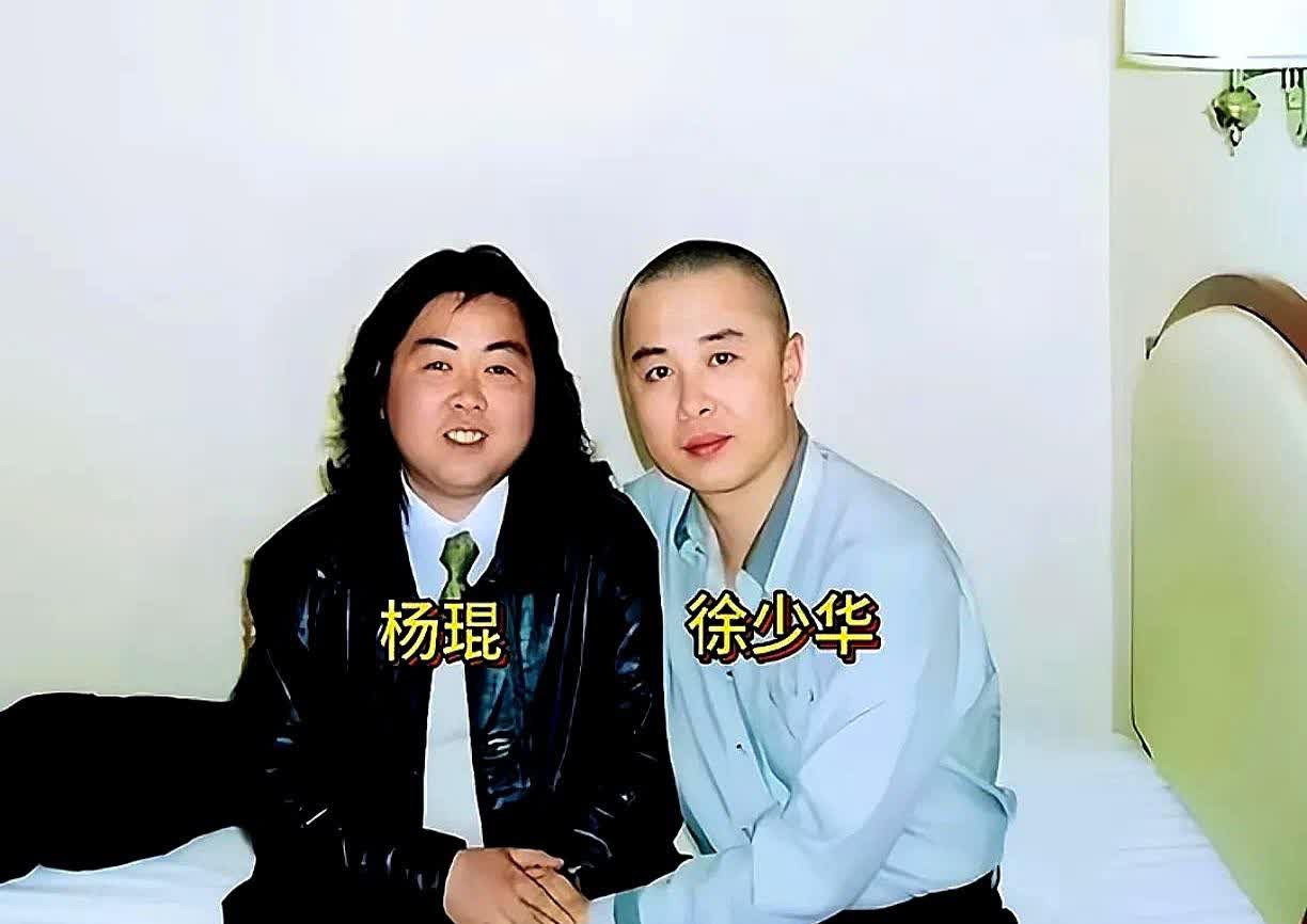 ?这张照片里是扮演唐僧的徐少华和他的妻子杨琨，真让人没想到，这位被称为美男子的唐