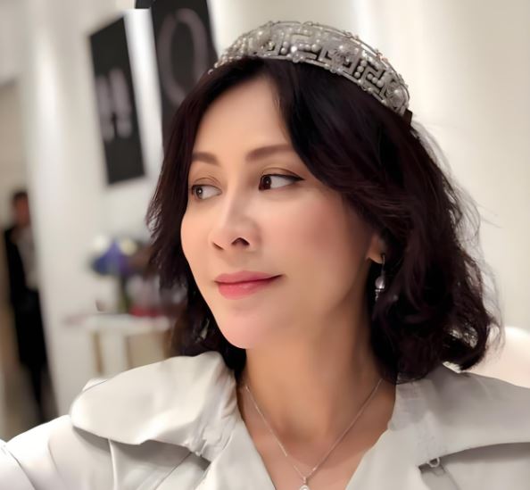 王晶爆刘嘉玲35年前被绑内幕，引网友不满，为了蹭热度故意揭人伤疤！
香港著名导演