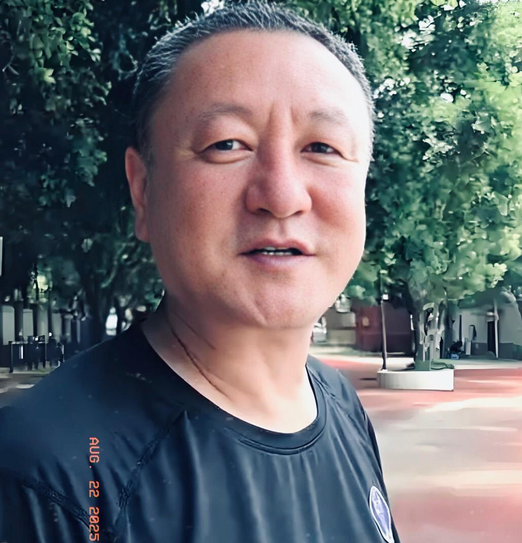 中国球员登陆意甲联赛第一人，曾经意气风发的重庆娃儿马明宇也老了哈。
当年的佩鲁贾
