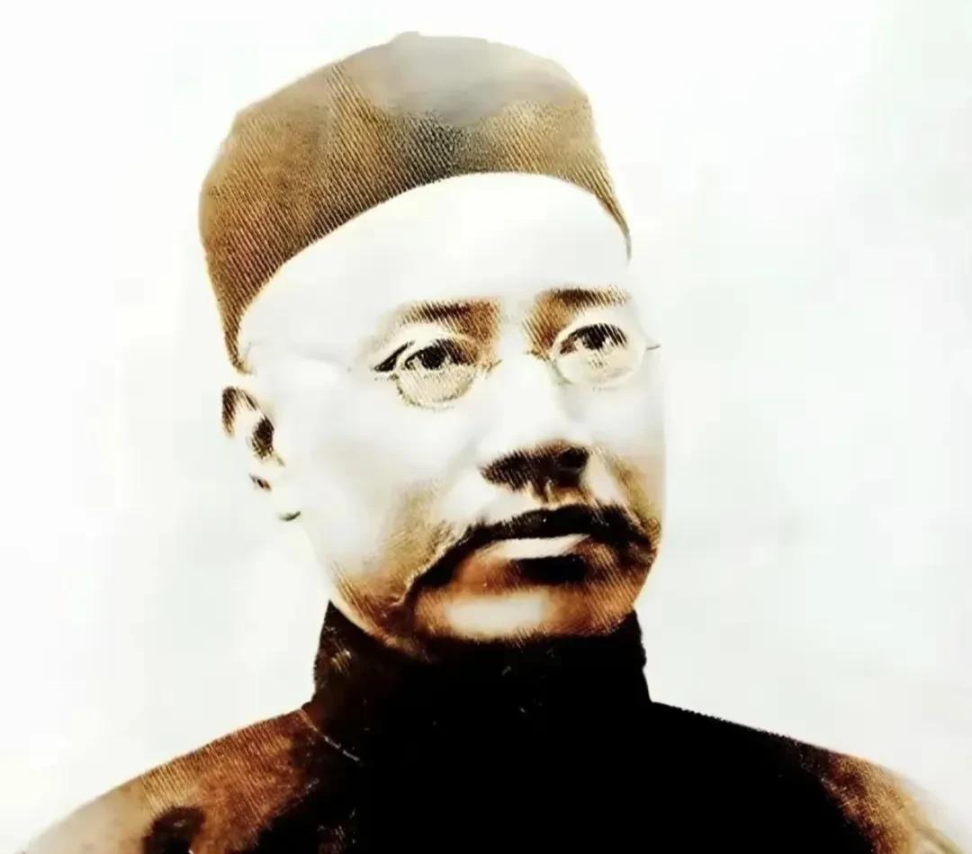 时隔百年，两位大学教授超时空碰撞！北大首任校长严复:物质的贫穷，能摧毁你一生的尊