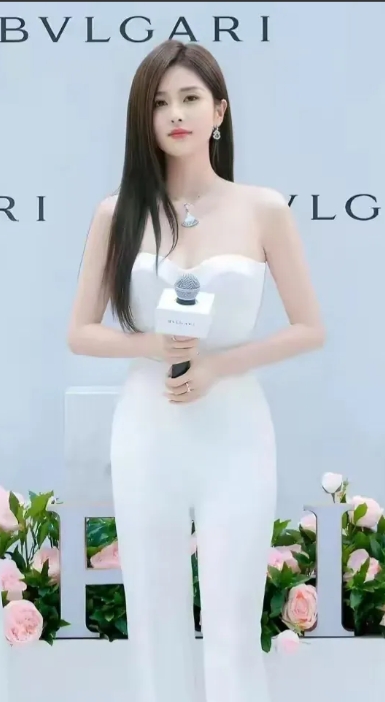 白鹿，1994年生于江苏常州，内地女演员、模特。2016年正式出道，代表作有《招