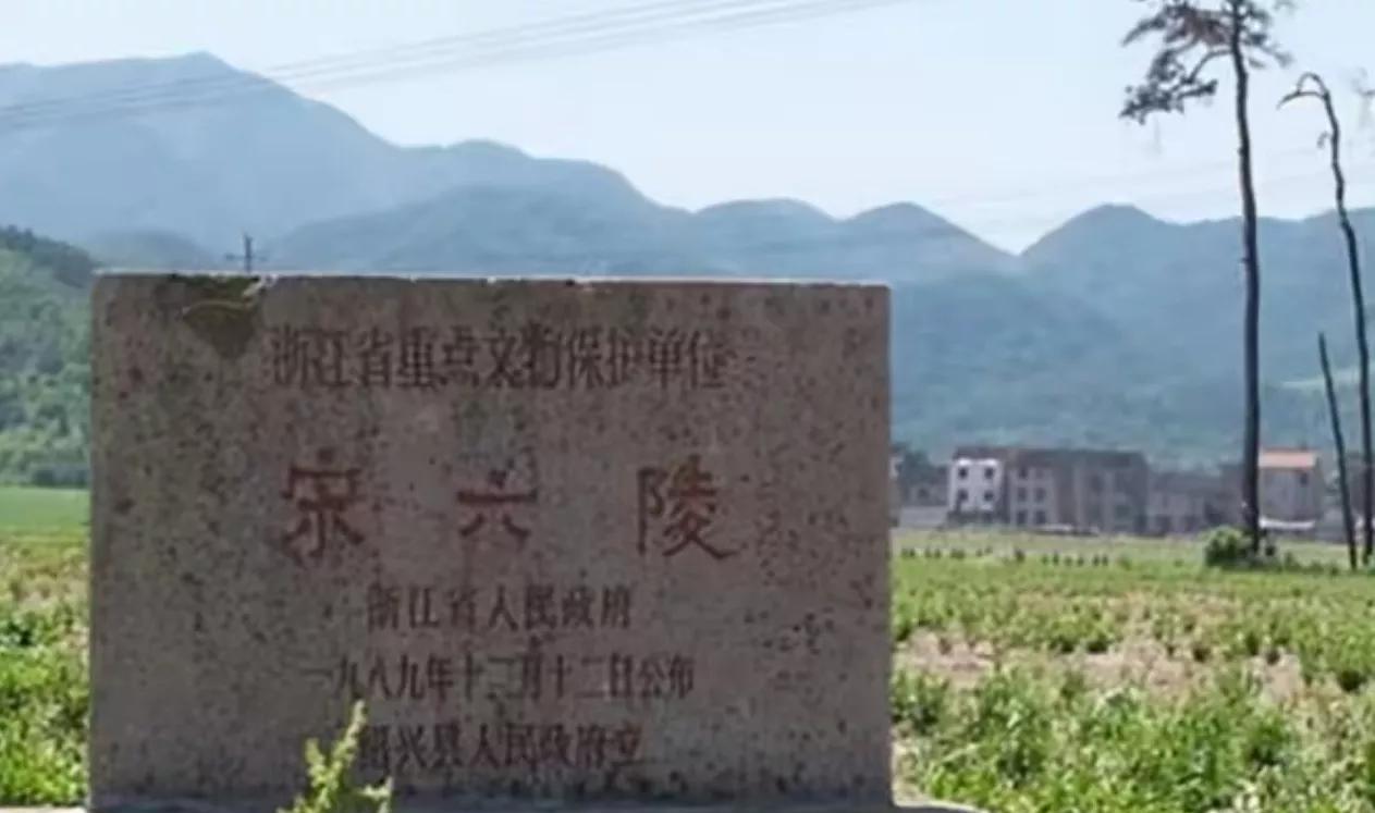 1135年，宋徽宗死后，金兵将他的尸体放在火上烤了三天三夜，期间还不停地注水，最