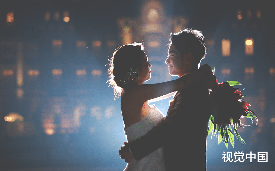 新娘开直播，放出我和新郎500页聊天记录的PPT，可我和新郎，只说过一句话啊