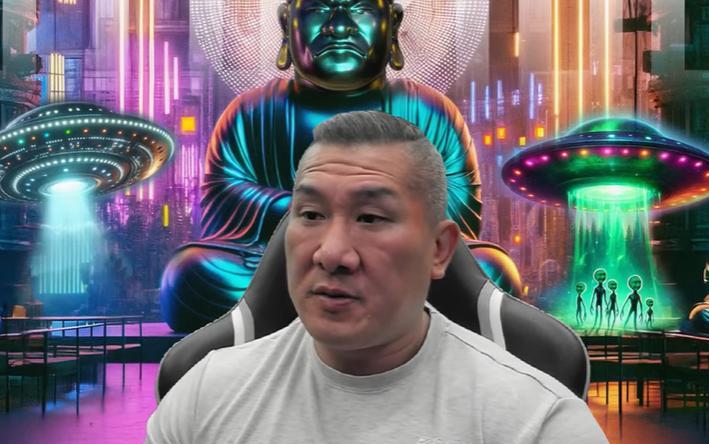 馆长：我想去看93大阅兵
他还特意问了律师，律师告诉他这事儿没罪可罚。
不仅如此