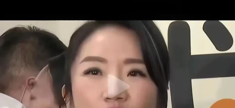 信不信
现在的她有多嚣张
日后就有多“委屈”

明星艺人可不是素人

