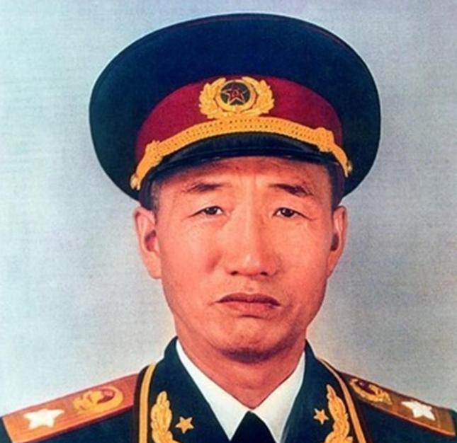 1990年，李先念探望病重的徐向前元帅，徐帅自感时日无多，便向李先念郑重地交代了