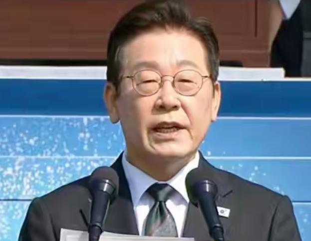 李在明飘了！韩国举行大规模阅兵式，并放话：要收回作战指挥权！
在10.1举行的阅