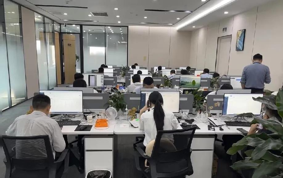 新来的售前主管因为午休被亮”红灯“了[捂脸]原因是当前部门在同时做3个大标，整个