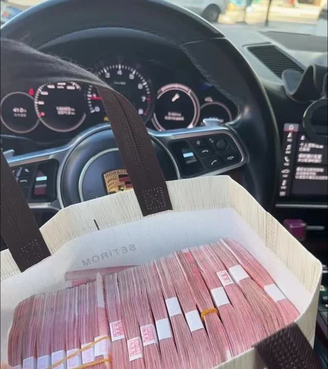 现在某些人送钱的角度有多夸张，只有想不到，没有做不到。
A某的侄女到B某的车行