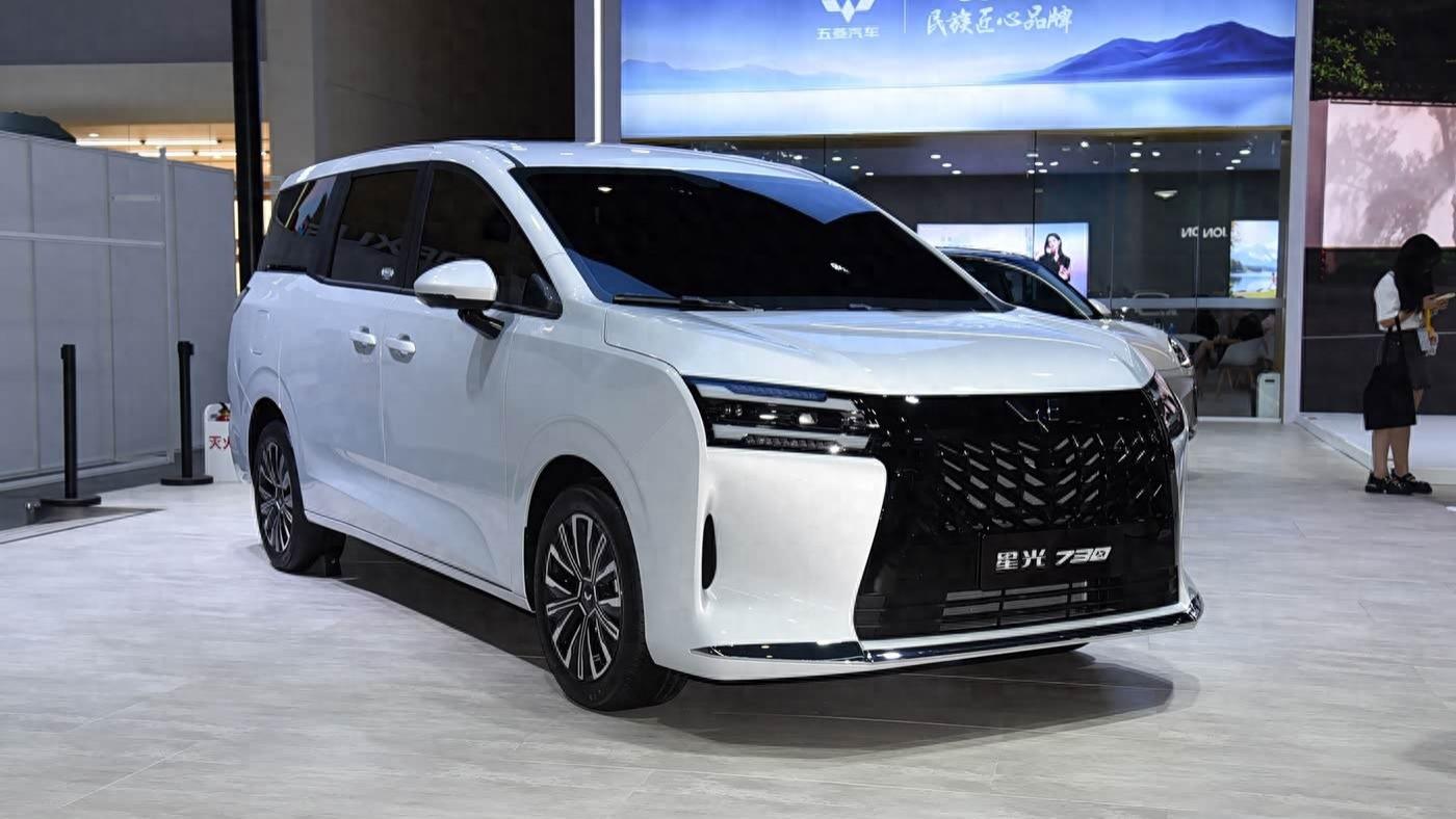 五菱版“别克GL8”火了，7.3万起+大7座+侧滑门，19天卖出3173台