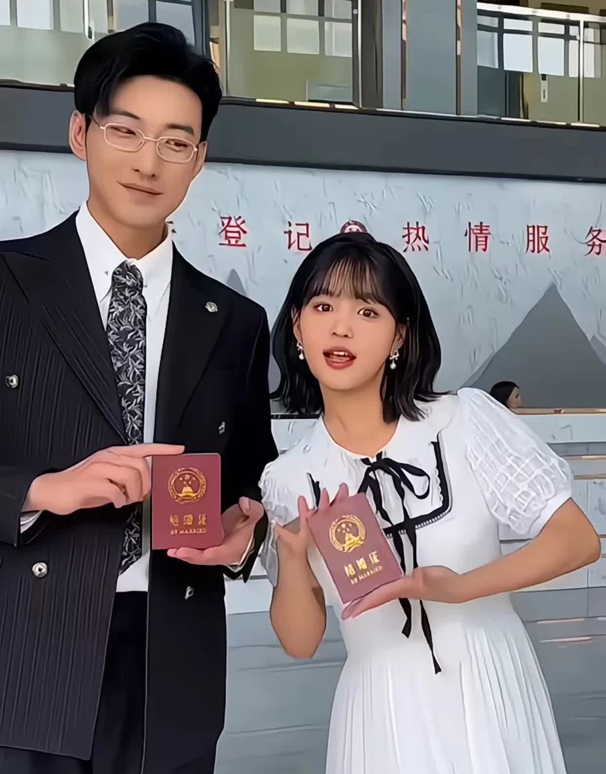 于龙与羊咩咩领证结婚了！！！
2025年7月10日，两人通过各自工作室同步官宣