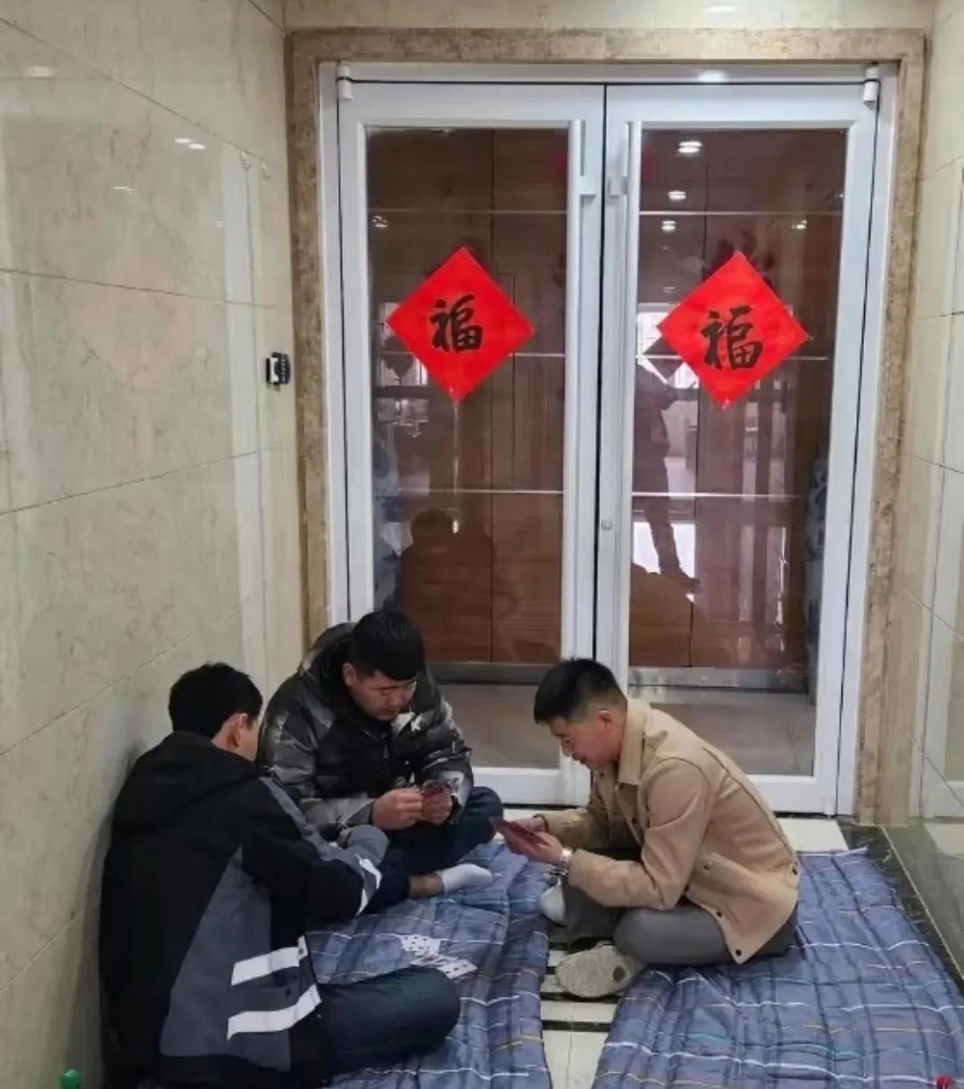我认识个专职要账的



话说回来，真有人天生就适合某些“不太光彩”的行当吗？ 