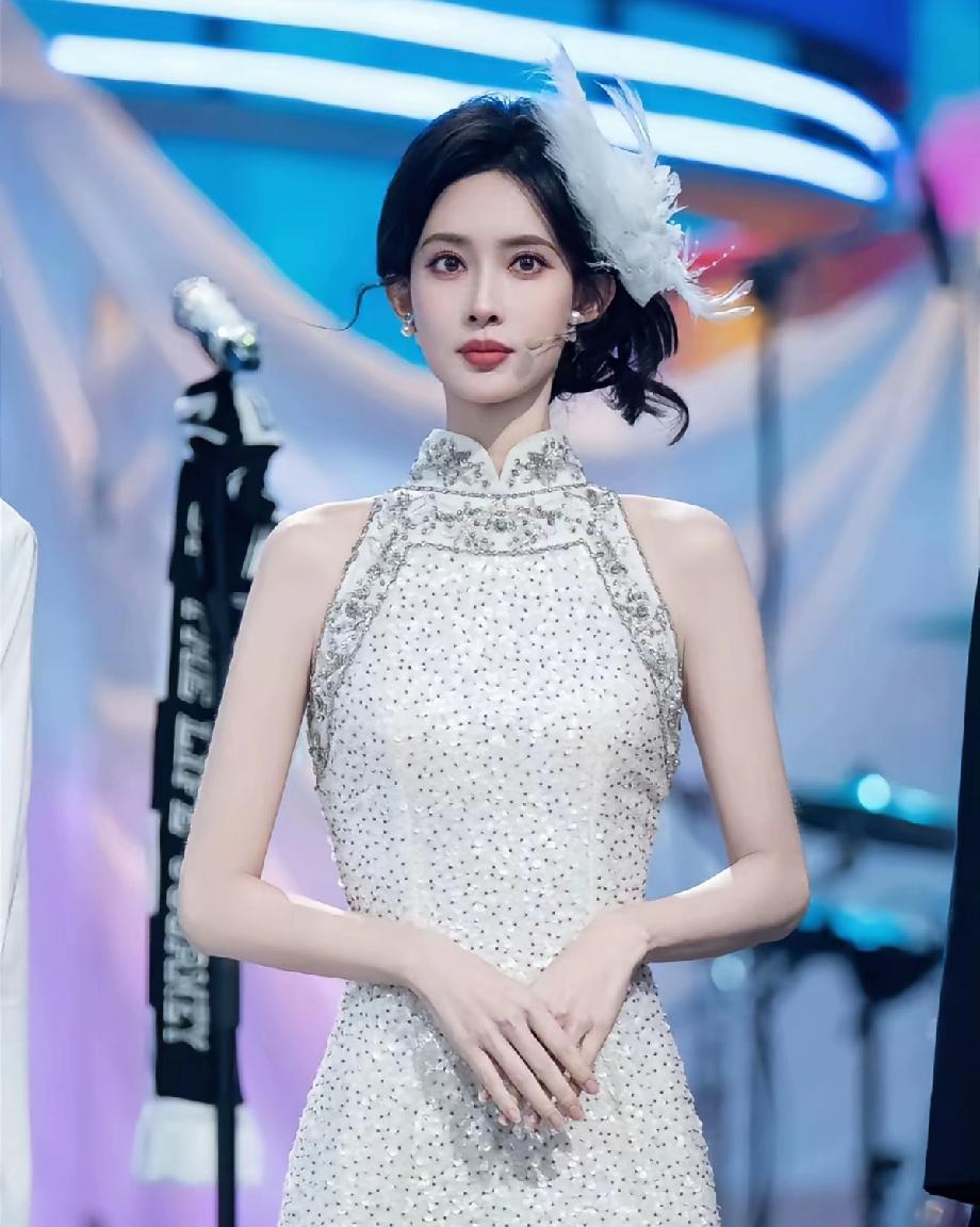      孟子义是真美啊…美艳动人是不是就是形容这种长相的？#孟子义# 