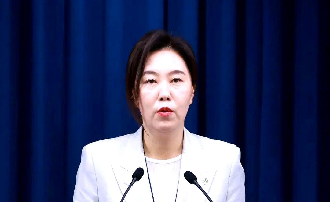 李在明刚上台就处分了前朝的人





---





大快人心！李在明上任，