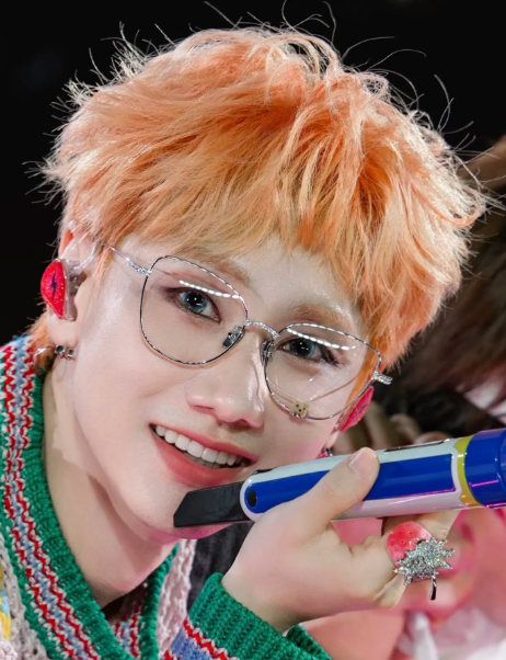 张碧晨实在是太过分了，因为我看网上说；她之前唱人家的歌，人家也没有问她要版权费，