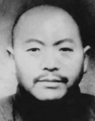 1941年，日本鬼子抓来了20多个年轻的姑娘，在几位姑娘即将被迫害时，一名汉奸却